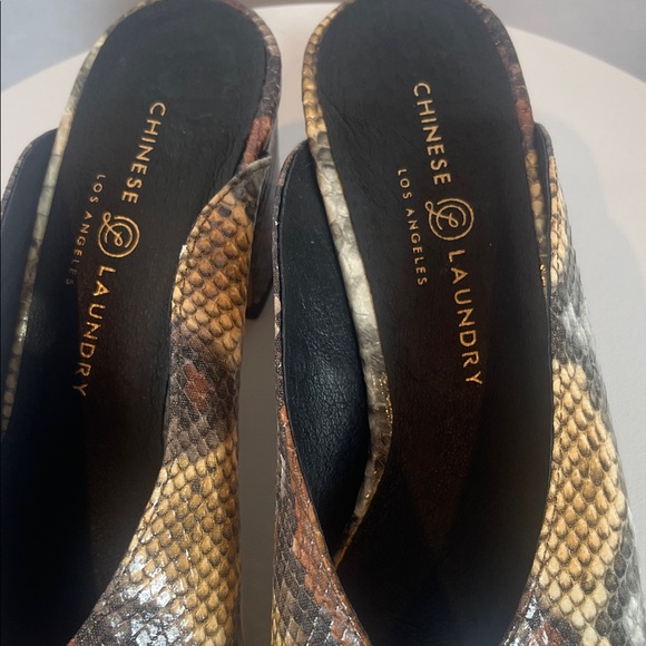 Chinese Laundry Women's Multi-Tone Snakeskin Mules , Size 9 . - Picture 9 of 10